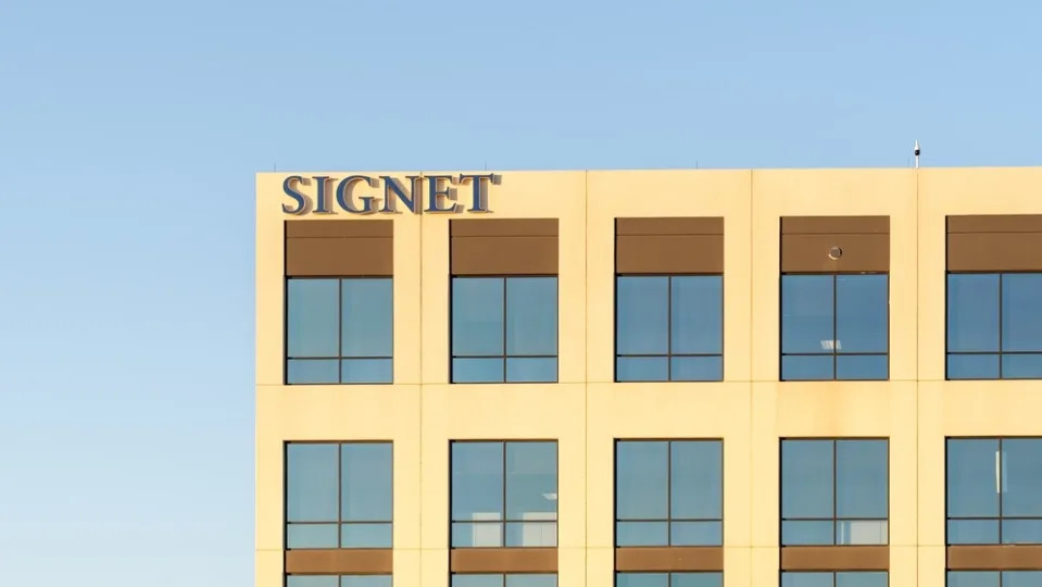 Signet Jewelers Stock Tanks After Dismal Q3 Print, Guidance Cut