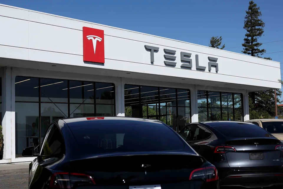 Another $400 Price Target Is Lifting Tesla's Stock Today