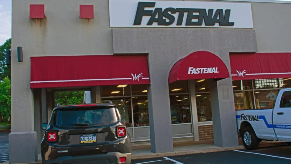 How To Earn $500 A Month From Fastenal Stock Ahead Of Q4 Earnings