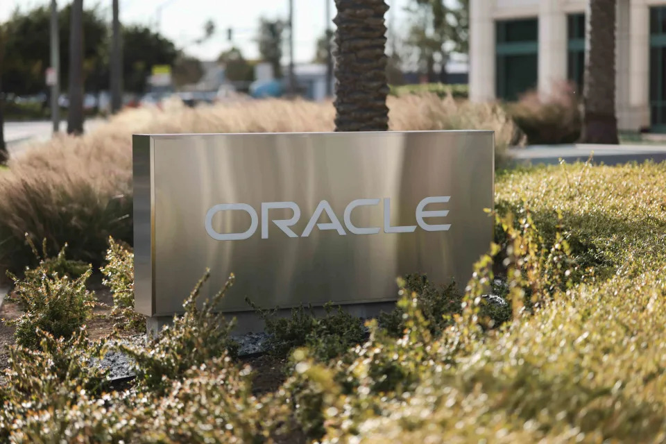 Oracle Stock Jumps on Reports Trump Could Announce AI Joint Venture