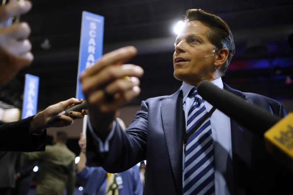 Anthony Scaramucci was a hot Wall Street manager last year thanks to crypto. Now he sees bitcoin hitting $200,000 — this year.