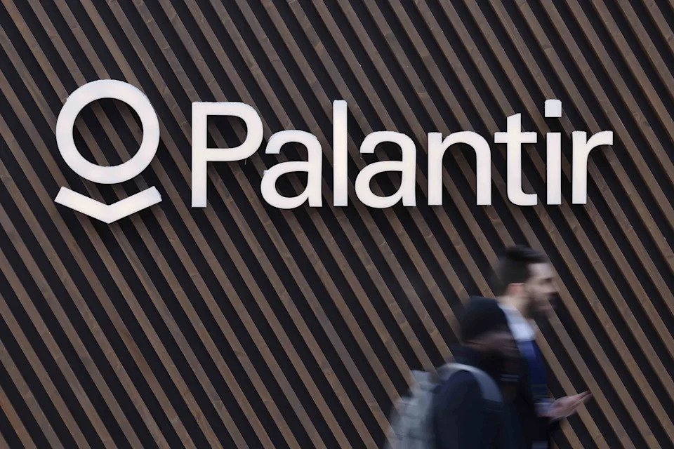 Palantir Stock Tumbles Monday, Now Nearly 40% Off Record High