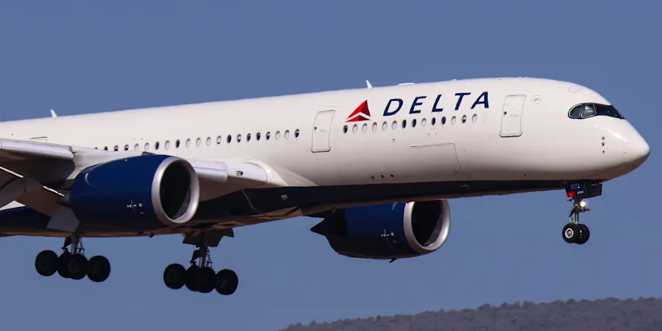 Stock of the Day: Delta drops 11% as forecast signals weak economic outlook